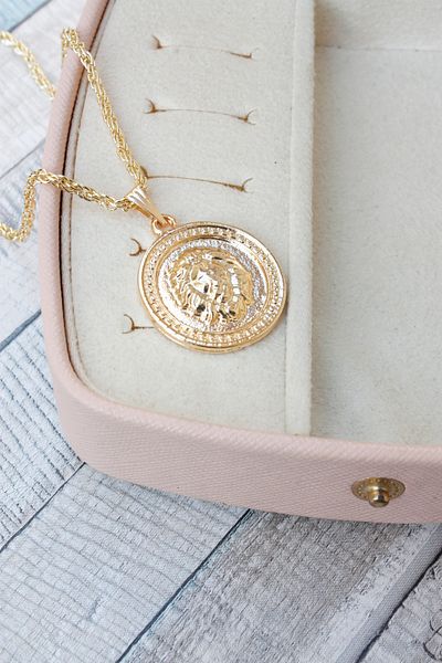 Neva GOLD PLATED WICKER CHAIN LION MOTIFED MEDALION NECKLACE