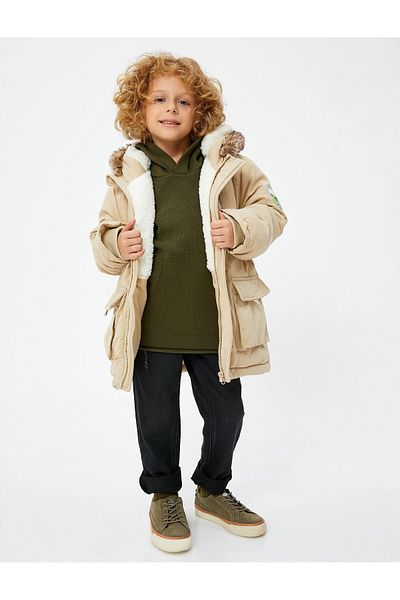 Koton Boy's Hooded Coat with Padded Pocket, Wind Cover, Fur Inside and Zipper