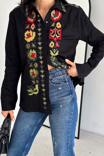 FEMELLE Cămașă vintage neagră complet brodata de damă