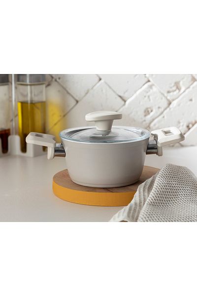 English Home Pretty Aluminum Mini Pot Beige