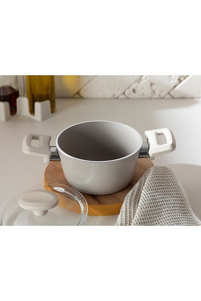 English Home Pretty Aluminum Mini Pot Beige