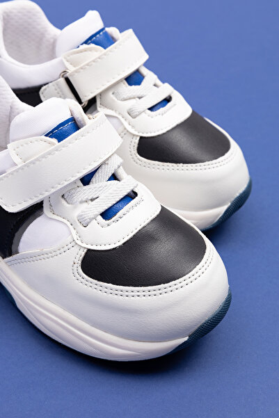 Windy Shoes حذاء رياضي كاجوال للأولاد من Alaca لتقويم العظام