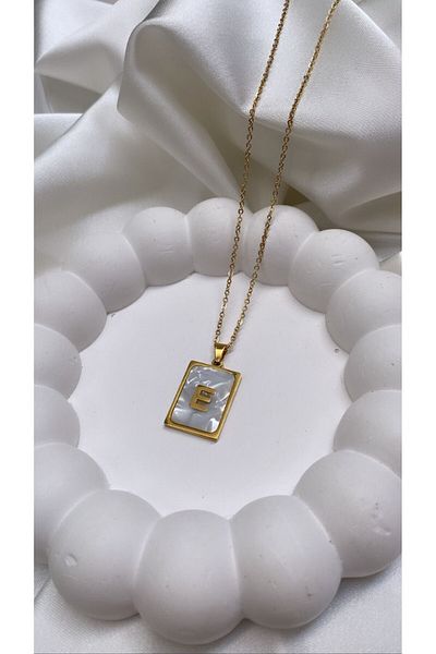 Accessories قلادة ذهبية اللون بحرف فولاذي حرف E