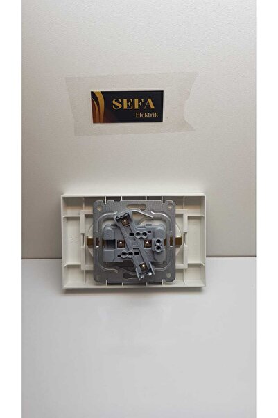 VİKO İKİLİ TOPRAKLI PRİZ SIVA ALTI ÇERÇEVELİ BEYAZ VİKO KARRE SERİSİ