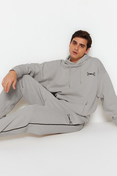 Trendyol Collection Grau besticktes Oversize-Kapuzen-Sweatshirt-Trainingsanzug-Set – TMNAW24EM00000