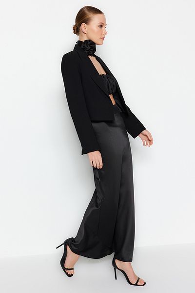 Trendyol Collection Langer Rock aus Satingewebe in Schwarz - TPRAW24ET00040