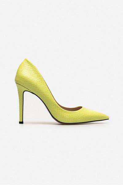Navy blue discount and yellow pumps
