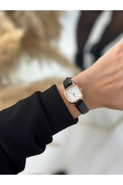 Has Women's White Leather Vintage Wristwatch