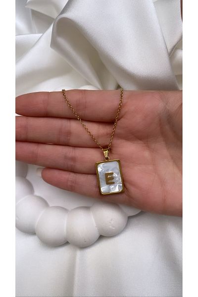 Accessories قلادة ذهبية اللون بحرف فولاذي حرف E