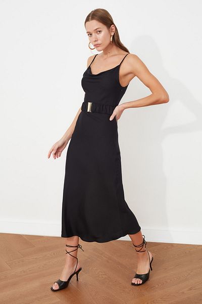 Trendyol Collection Чорна ткана сукня міді з поясом і плоским коміром Degaje TWOSS21EL2394
