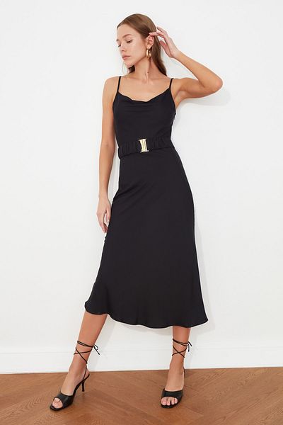 Trendyol Collection Чорна ткана сукня міді з поясом і плоским коміром Degaje TWOSS21EL2394