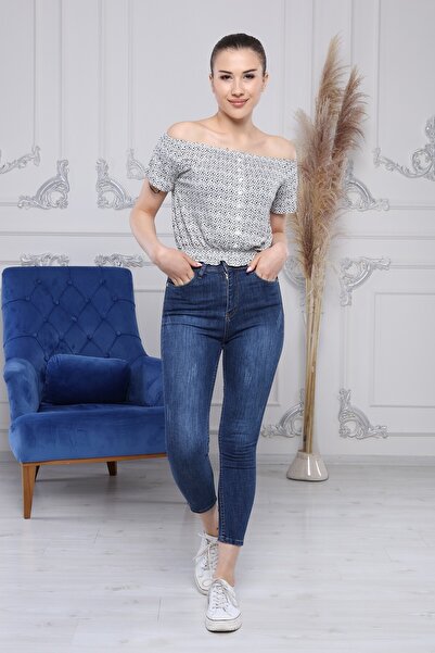 MA ananas Bluză neagră de damă cu volane și detalii cu nasturi