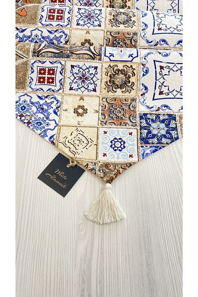 White Alamode Δρομέας με φούντες με σχέδιο πλακιδίων