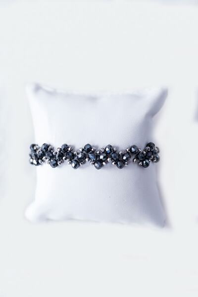 Meralin Elinden أول سوار لآلام العين