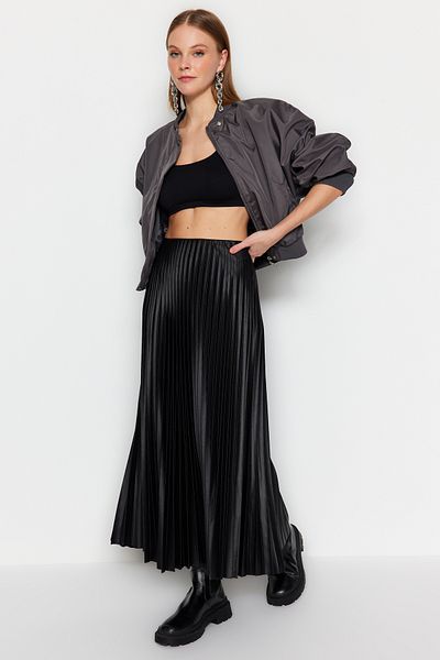 Trendyol Collection Schwarzer plissierter Maxi-Stretch-Strickrock TWOSS24ET00041