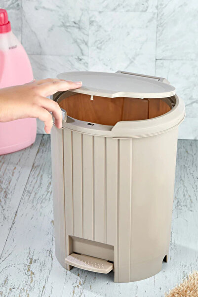 Poomy Bathroom and Kitchen Pedal Trash Can with Push to Open Mechanism - Gray