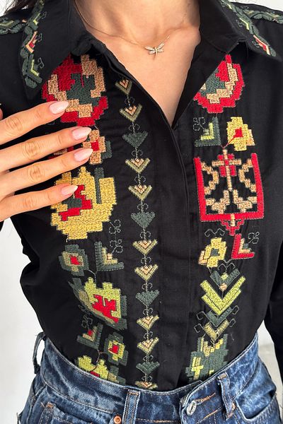 FEMELLE Cămașă vintage neagră complet brodata de damă