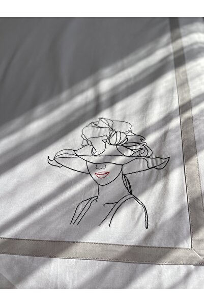 calinahome Girl with Hat Quilt cushion