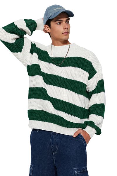 Trendyol Collection Dunkelgrüner, lässiger, weit geschnittener, gestreifter Strickpullover mit Rundhalsausschnitt TMNAW23KZ00106