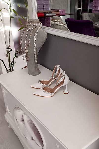 LA CALZATURE Piele albă 9 cm Toc șampanie Curea la gleznă Rochie de seară din piatră dublă Waterway Pantofi de damă stiletto