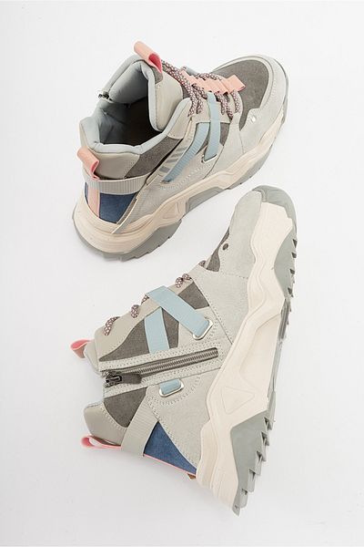 LuviShoes حذاء رياضي نسائي متعدد الألوان من CLARA Ice