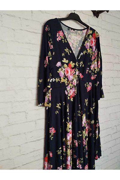 anne moda ankara Φόρεμα από βισκόζη με λαιμόκοψη V με ασύμμετρο στρίφωμα