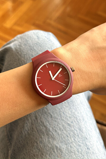 pierrose ساعة يد رياضية للجنسين من السيليكون باللون العنابي