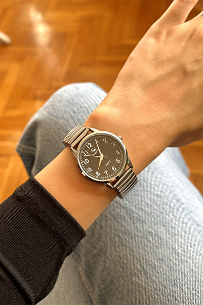 pierrose ساعة يد نسائية كلاسيكية بأرقام معدنية فضية اللون