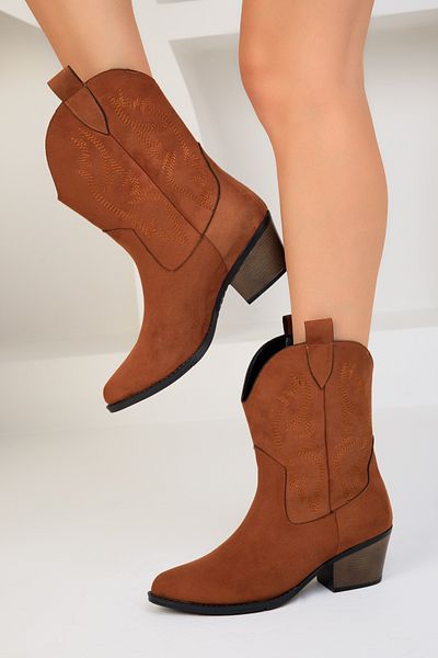 SOHO Hellbraune Wildlederstiefel und Stiefeletten für Damen 18629