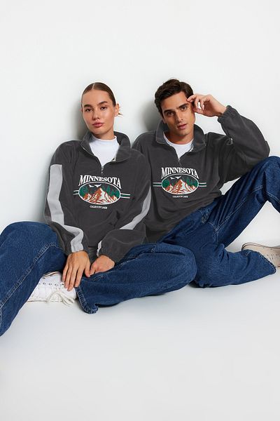 Trendyol Collection Unisex antracitová fleecová mikina – oversize, stojáček, zip, proti žmolkování Tmnaw24Sw00034