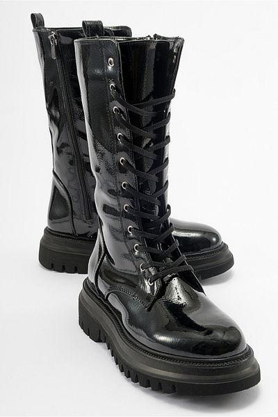LuviShoes PİOLA Schwarze, faltige Damenstiefel aus Lackleder mit Schnürung und Reißverschluss