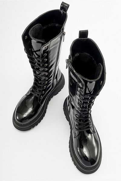 LuviShoes PİOLA Schwarze, faltige Damenstiefel aus Lackleder mit Schnürung und Reißverschluss