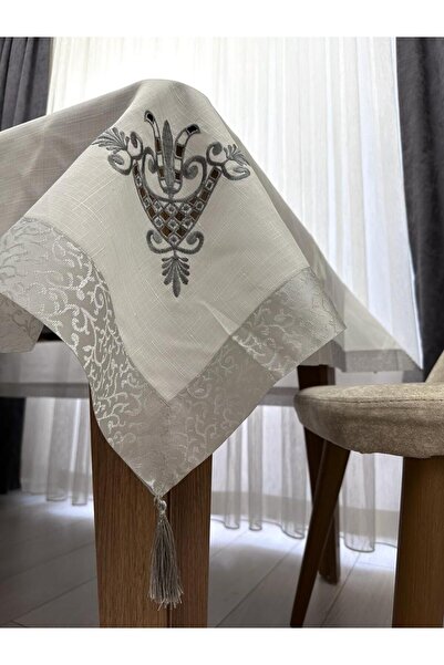 sewev مفرش طاولة مطرز