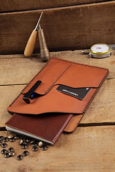 New Coast Leather 1900's Ръчно изработен калъф за тефтер от естествена кожа
