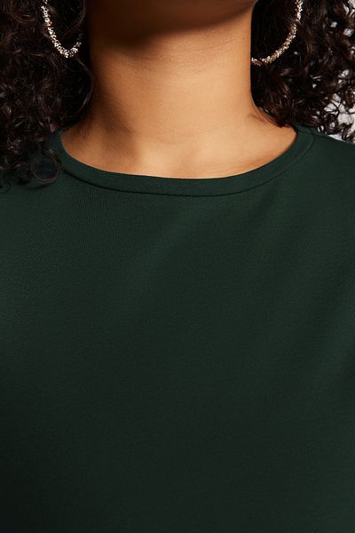 Trendyol Curve Smaragdgrünes T-Shirt mit Rundhalsausschnitt aus 100 % Baumwolle in Übergröße – TBBSS22TS0733
