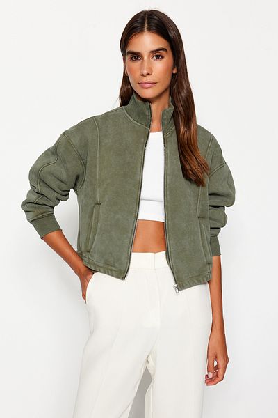 Trendyol Collection Khakifarbenes, antik/blasses Fleece-Sweatshirt mit Reißverschluss an der Innenseite, Regular Fit, TWOAW24SW00241