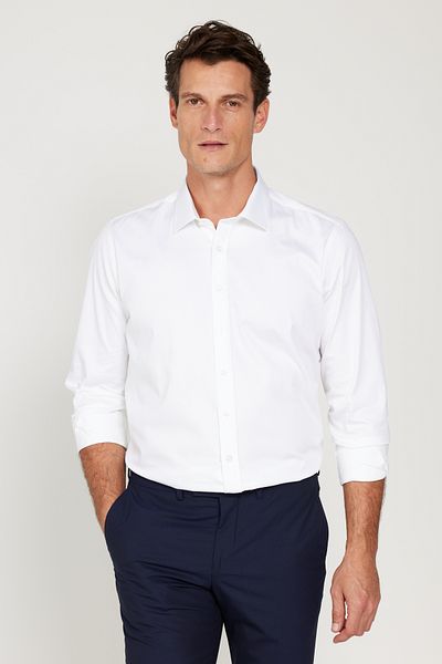 ALTINYILDIZ CLASSICS Weißes Slim-Fit-Satinhemd für Herren mit schmalem Schnitt und klassischem Kragen