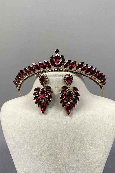 Hobigram Set de coroană de mireasă și cercei subțiri din aur burgundă model Ilayda – coroană, piatră de cristal, model elegant