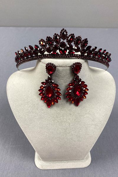 Hobigram Set de cercei cu coroană de mireasă și piatră de cristal Leyla Model Burgundy Leyla – Coroană, piatră de cristal, model elegant