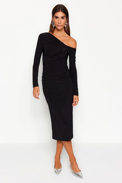 Trendyol Collection Černé pletené šaty s asymetrickým límcem v limitované edici TWOAW24EL00757