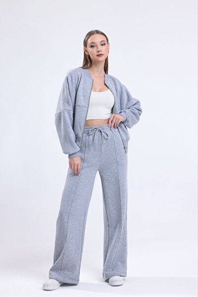 HANIQA COSTUME CU FERMOAR CU DETALIU DE BUZUUNAR