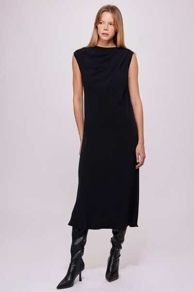 Berr-ın Yakası Pileli Uzun Elbise Siyah