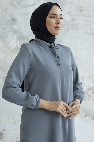 InStyle عباية بياقة دانتيل وفتحة مخفية - رمادي فاتح