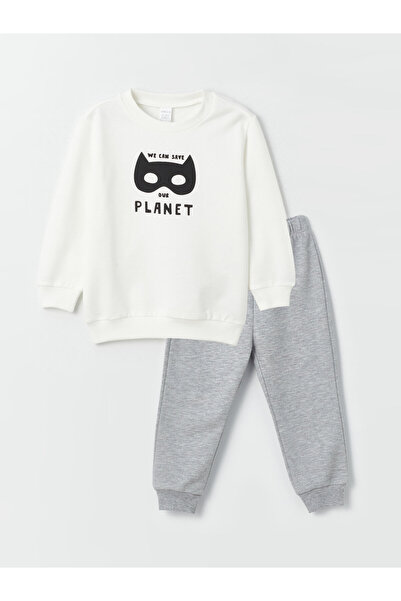 LC Waikiki Crew nyakú, nyomott pulóver és melegítőnadrág kisfiúnak - 2 darabos készlet