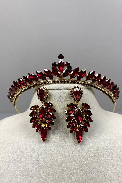 Hobigram Set de coroană de mireasă și cercei subțiri din aur burgundă model Ilayda – coroană, piatră de cristal, model elegant