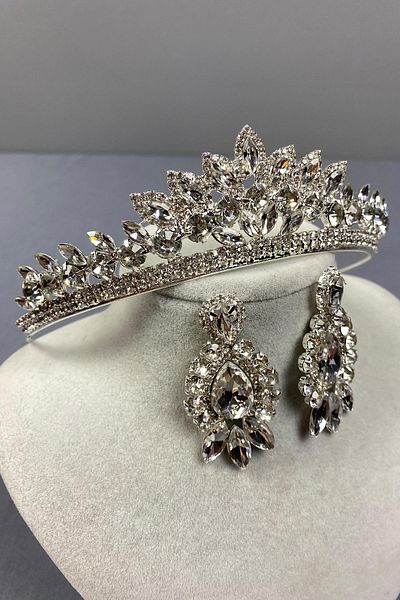 Hobigram Set de coroană de mireasă Leyla Model Henna și trei cercei cu navetă de culoare argintie – Coroană, piatră de cristal, model elegant – T