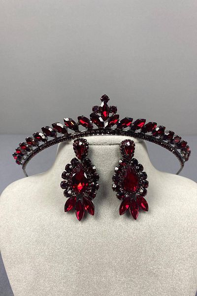 Hobigram Set de coroană de mireasă și trei cercei model Ilayda subțire burgundă – Coroană, piatră de cristal, model elegant – Coroană –