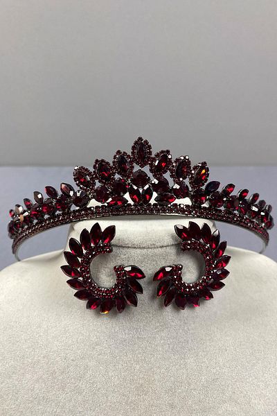 Hobigram Set de coroană de mireasă și cercei cu pietre rotunde model Leyla Burgundy – Coroană, piatră de cristal, model elegant – T