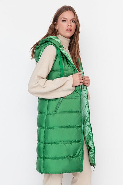 Trendyol Modest Grüne Pufferweste mit Kapuze und Taschendetail TCTAW23YL00005