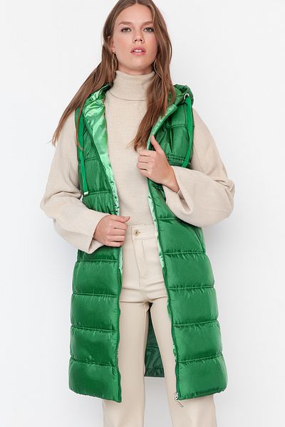 Trendyol Modest Grüne Pufferweste mit Kapuze und Taschendetail TCTAW23YL00005